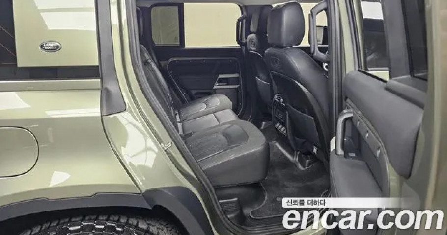 Land Rover Defender 