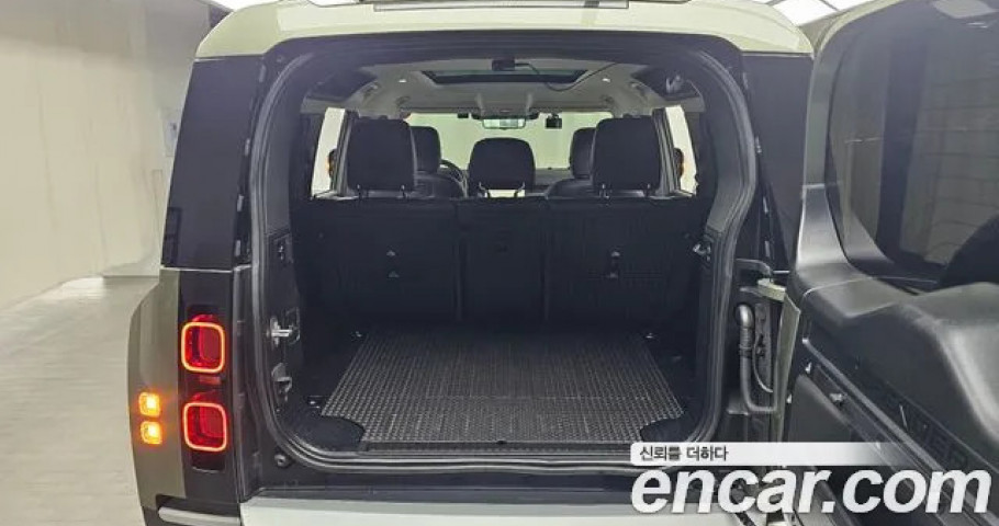 Land Rover Defender 