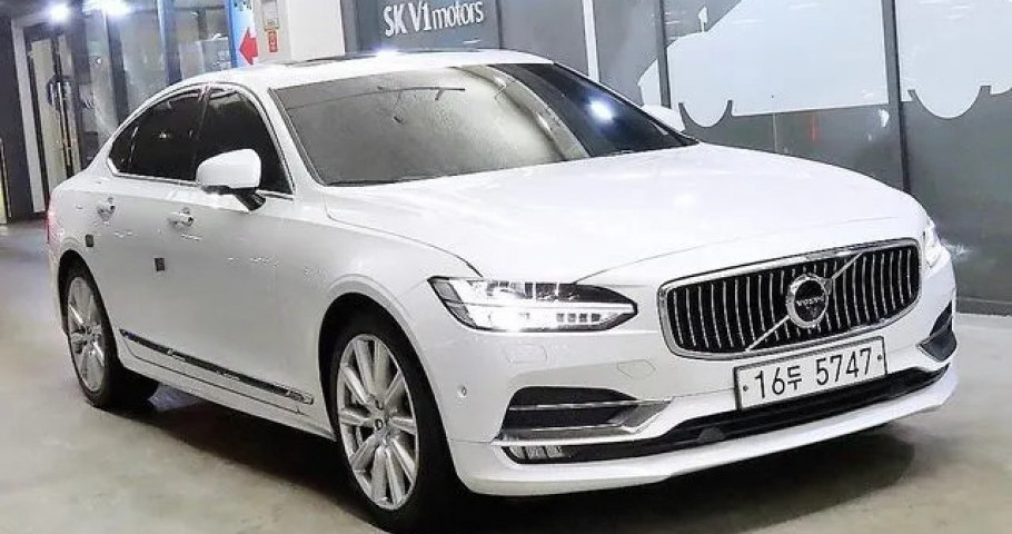 Volvo S90 