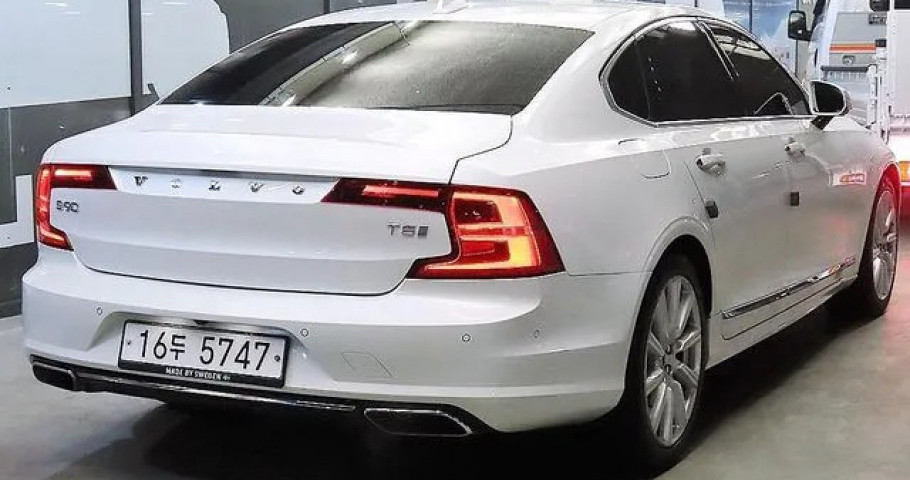Volvo S90 