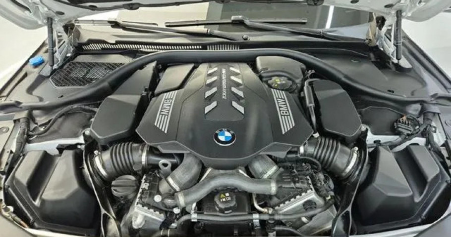 Bmw 8-Series 