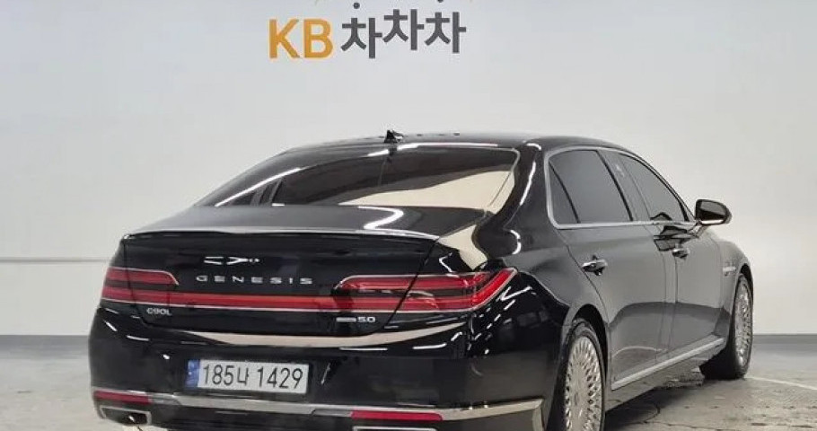 Genesis G90 