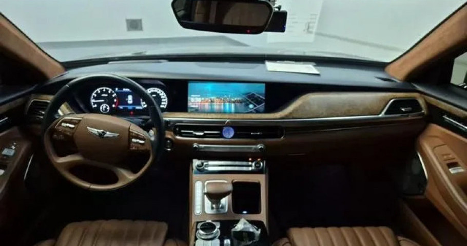 Genesis G90 