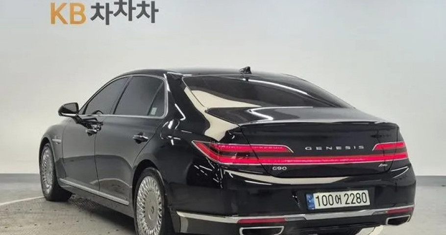 Genesis G90 