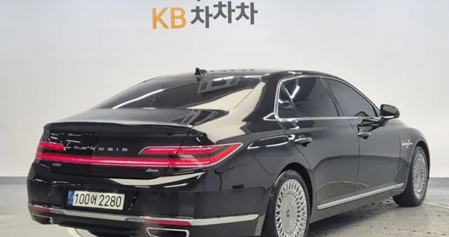 Genesis G90 