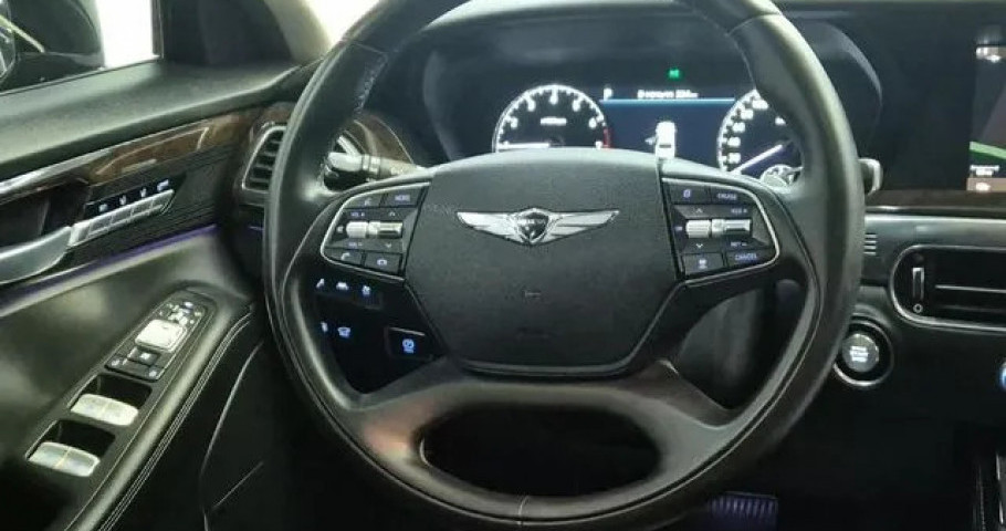 Genesis G90 