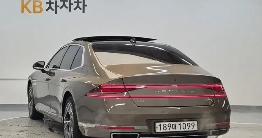 Genesis G90 