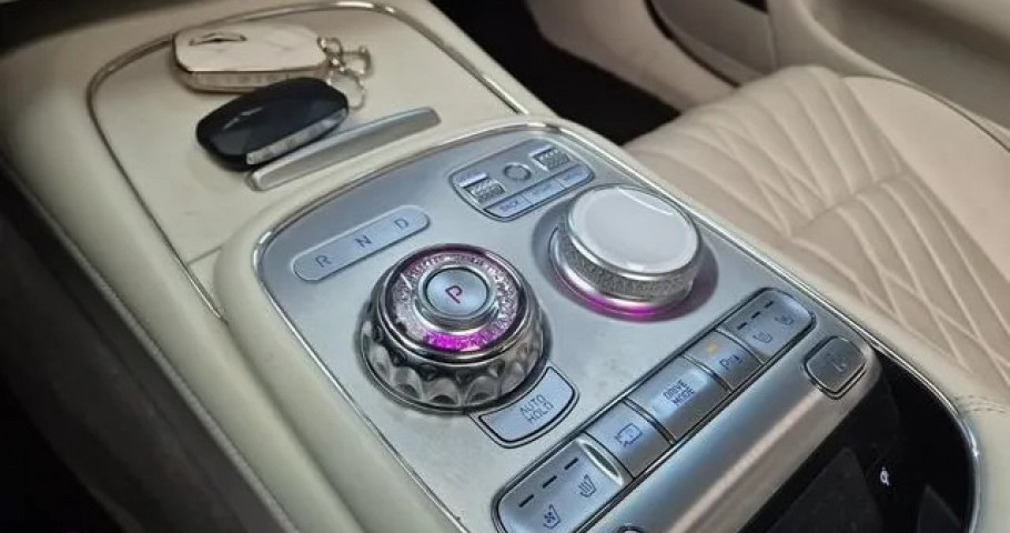 Genesis G90 