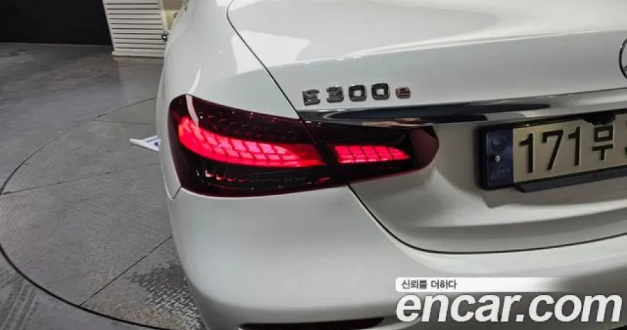 Mercedes-Benz E-Class 