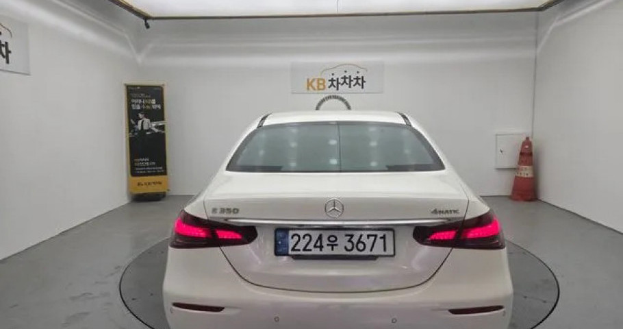 Mercedes-Benz E-Class 