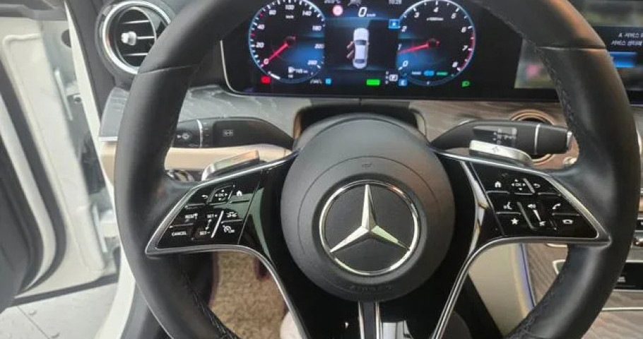 Mercedes-Benz E-Class 