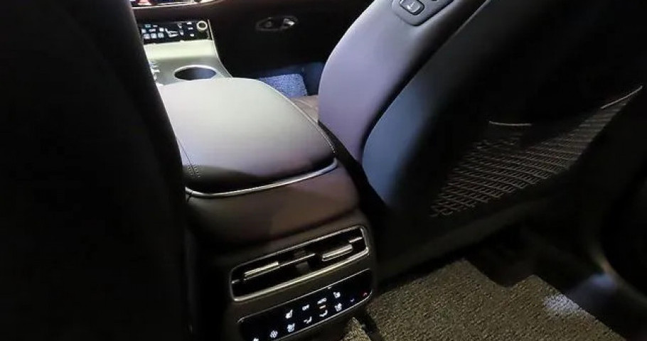 Genesis Gv70 