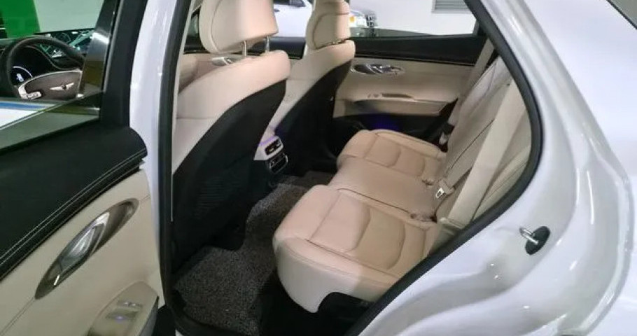 Genesis Gv70 