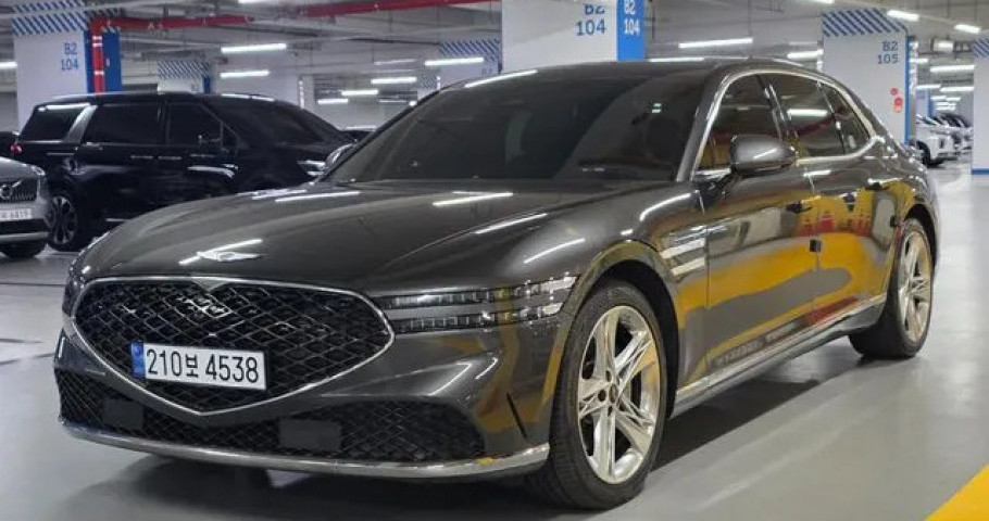 Genesis G90 