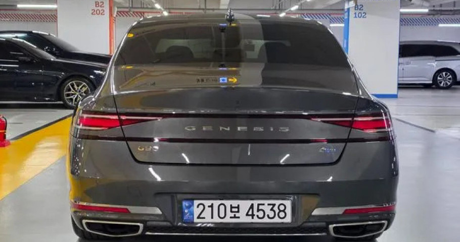 Genesis G90 