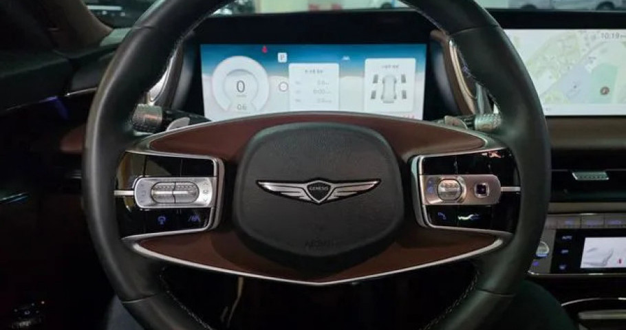 Genesis G90 