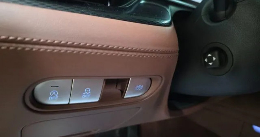 Genesis G90 