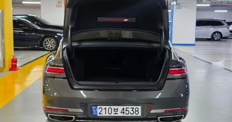 Genesis G90 