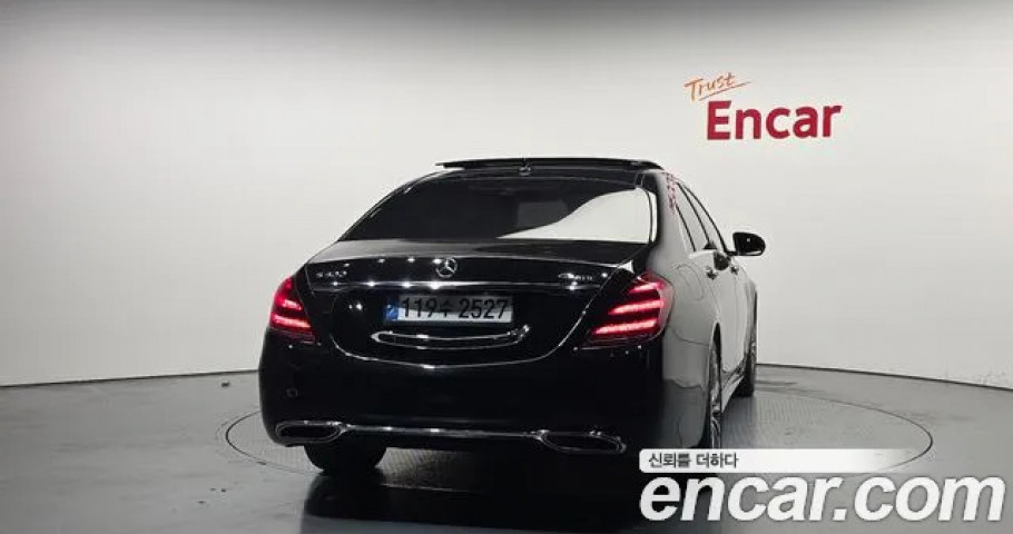Mercedes-Benz S-Class 
