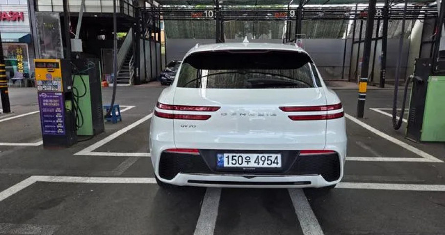Genesis Gv70 