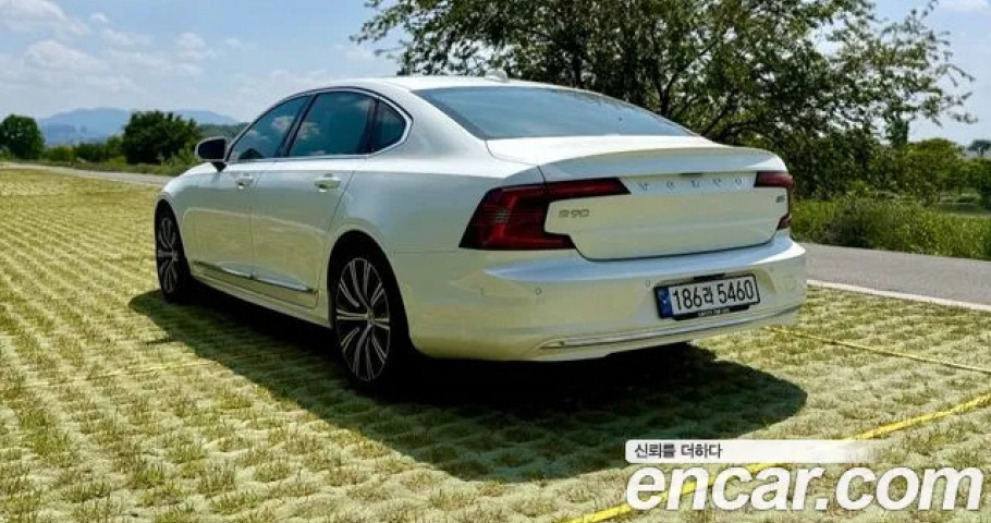 Volvo S90 