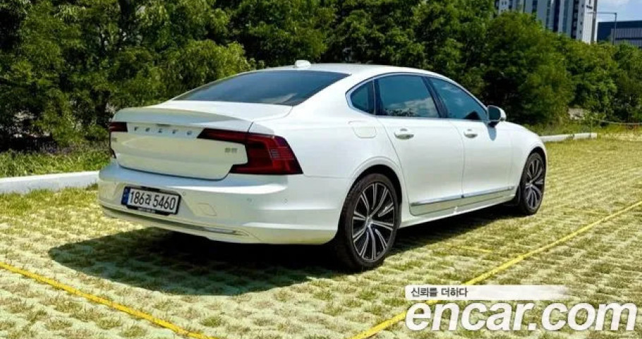 Volvo S90 
