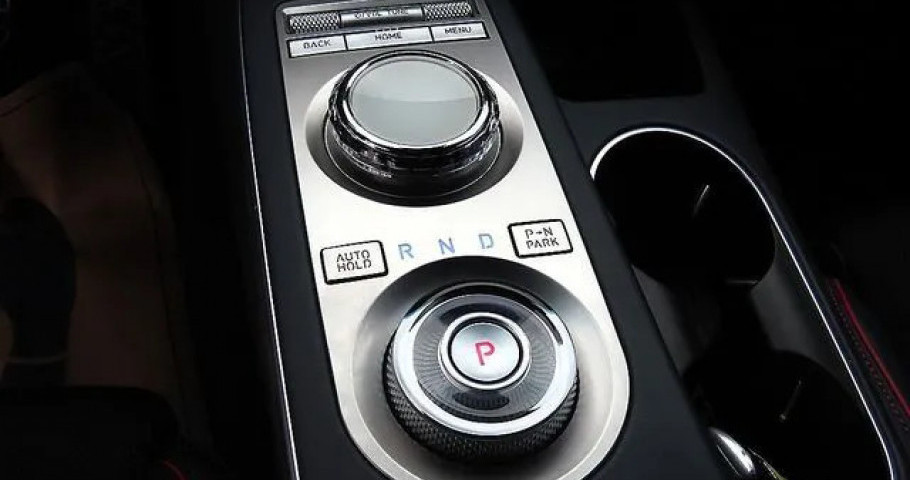 Genesis Gv70 