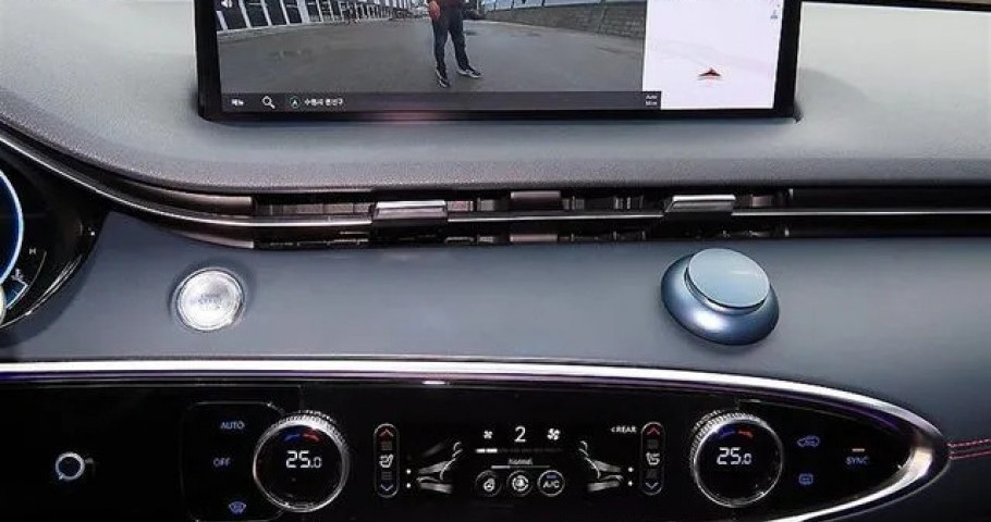 Genesis Gv70 