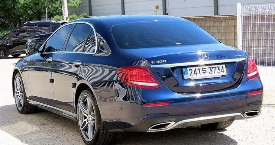 Mercedes-Benz E-Class 
