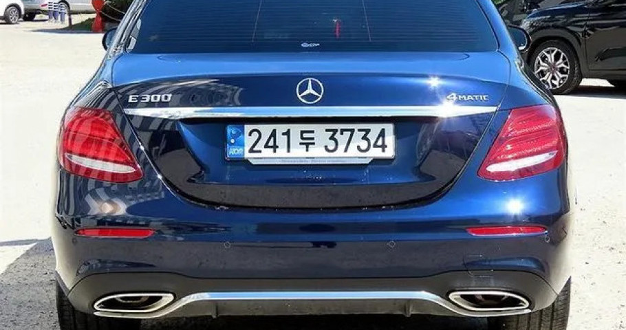 Mercedes-Benz E-Class 