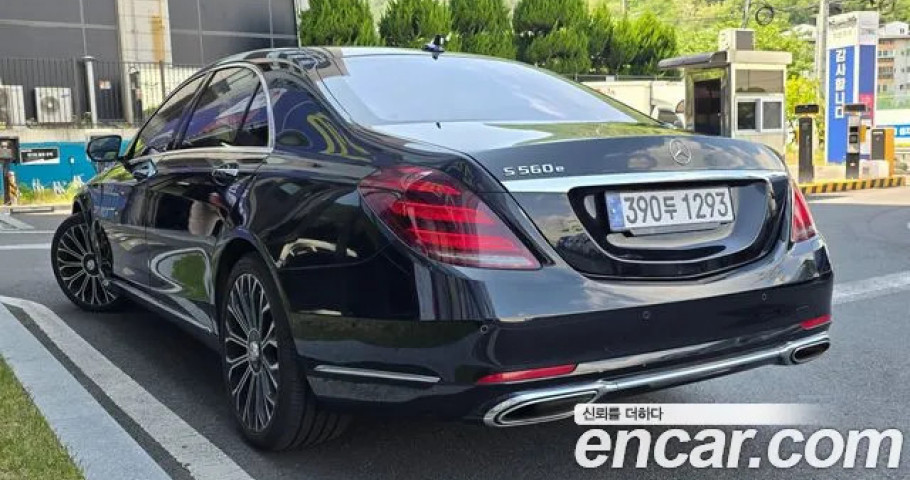 Mercedes-Benz S-Class 