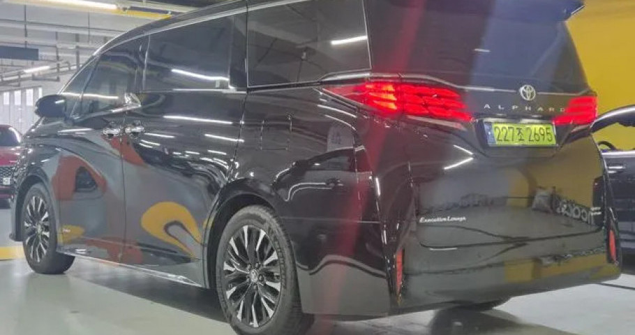 Toyota Alphard 