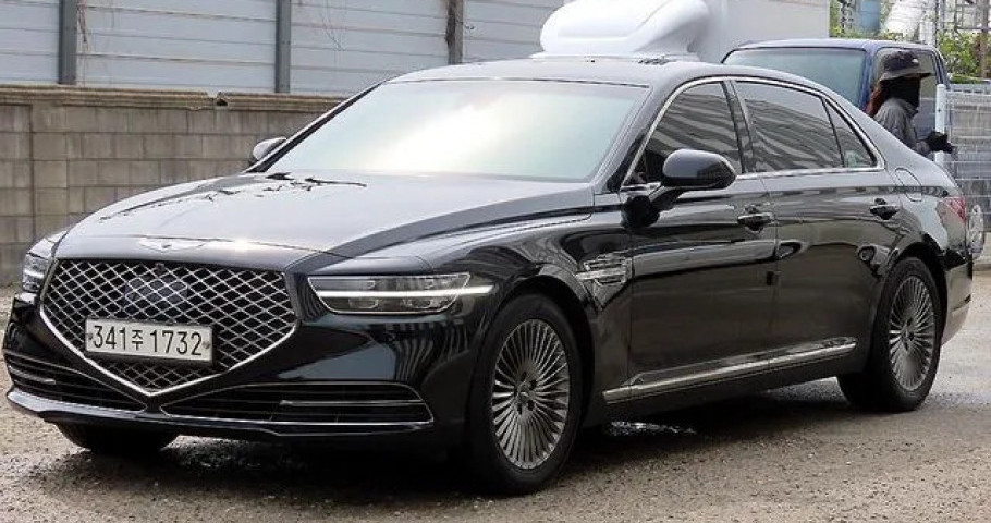 Genesis G90 