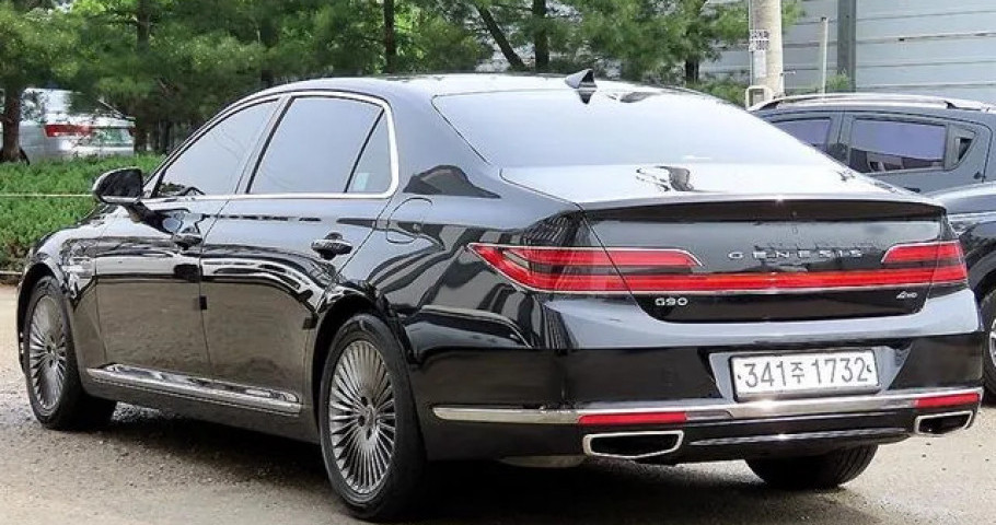 Genesis G90 