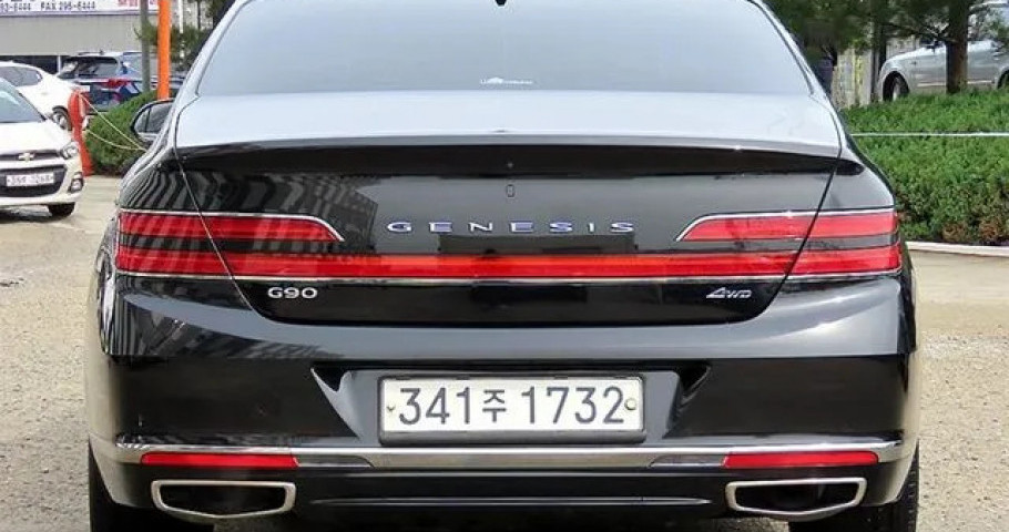 Genesis G90 