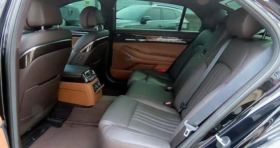 Genesis G90 