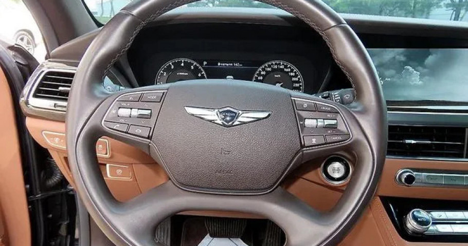 Genesis G90 