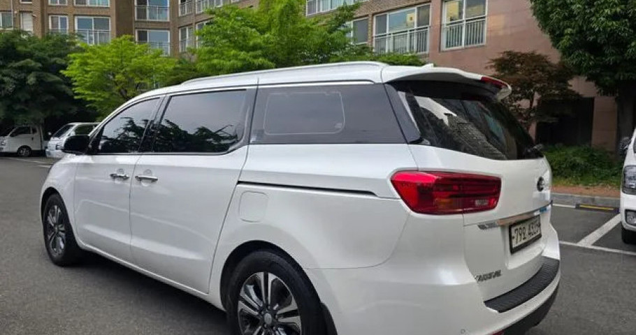 Kia Carnival 