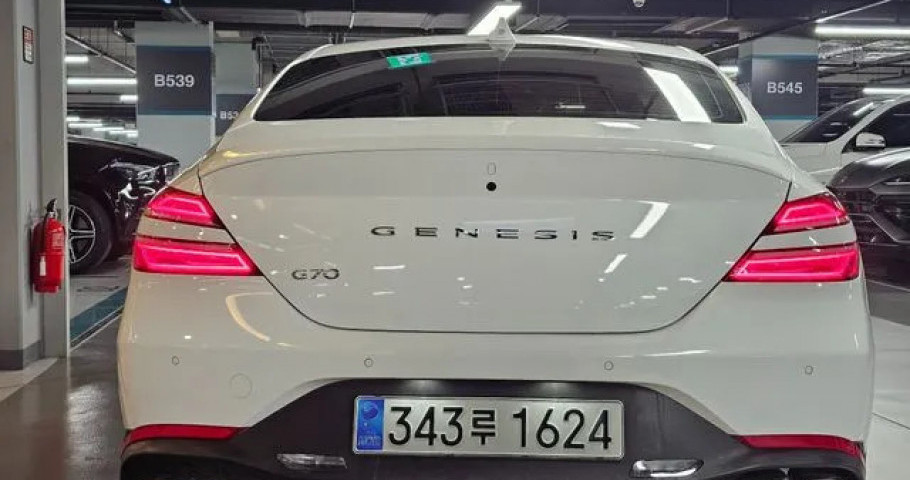Genesis G70 