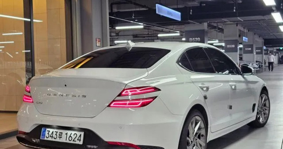 Genesis G70 