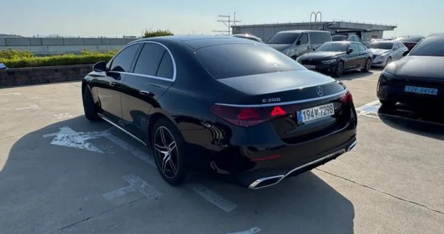 Mercedes-Benz E-Class 