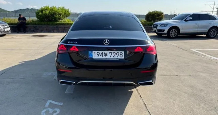 Mercedes-Benz E-Class 