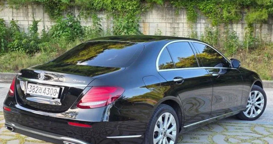 Mercedes-Benz E-Class 