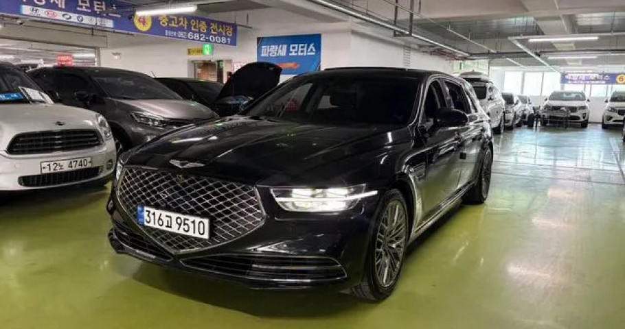 Genesis G90 