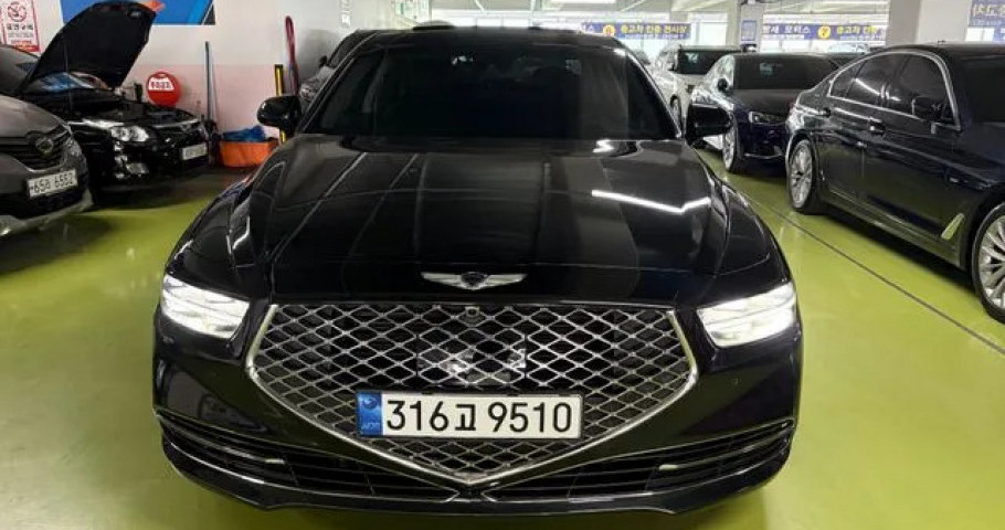 Genesis G90 