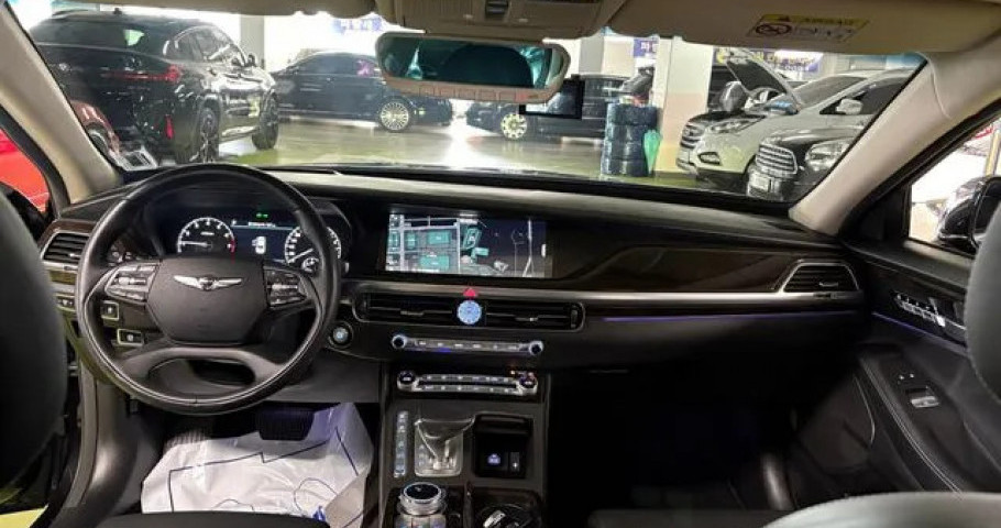 Genesis G90 