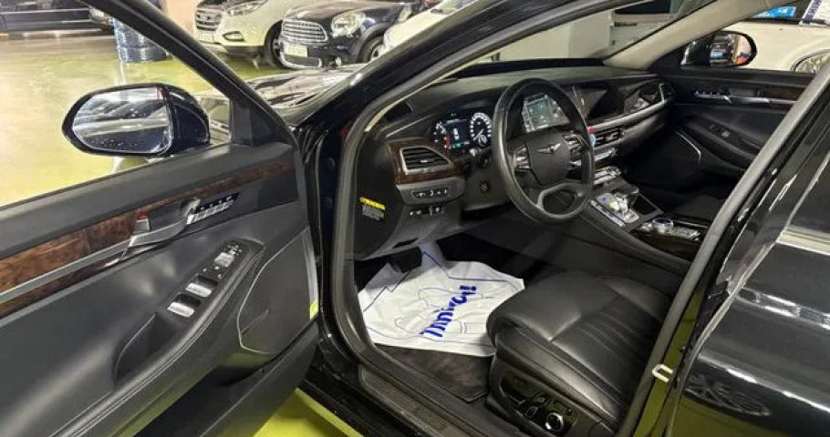 Genesis G90 