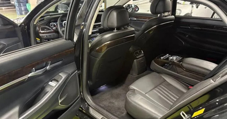 Genesis G90 