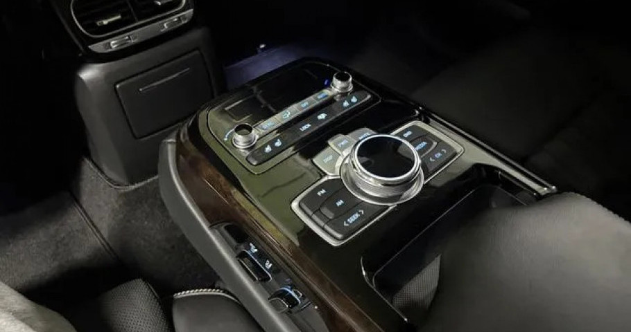 Genesis G90 