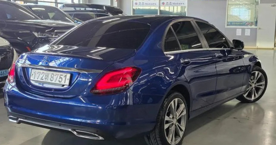 Mercedes-Benz C-Class 